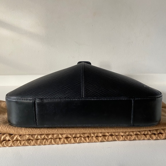 Louis Vuitton Reverie Epi Black Leather - Picture 7 of 14